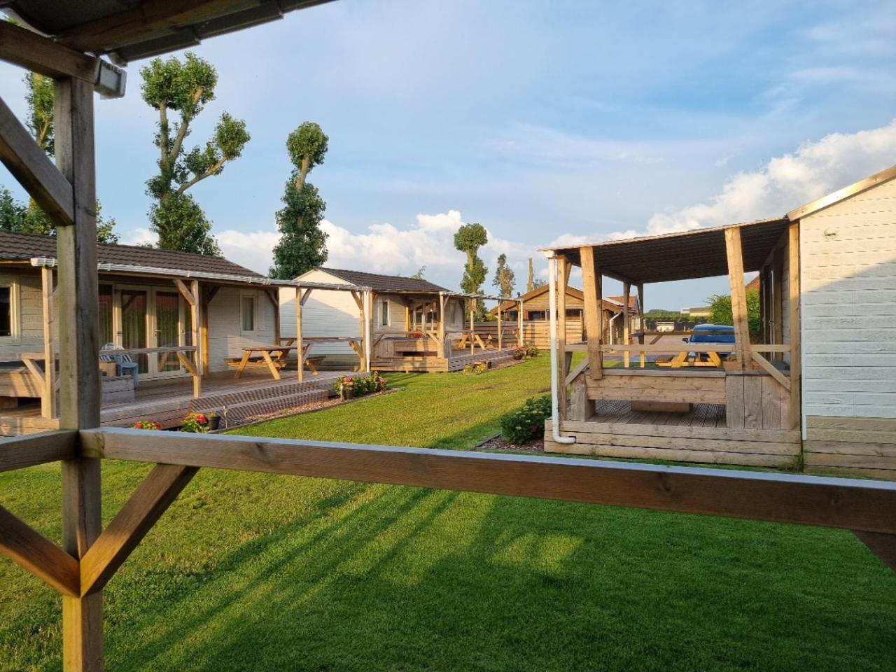 Camping De Tulpenweide Breezand Exterior photo